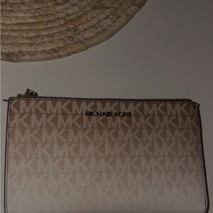 Michael Kors Tan ombré Monogram Pouch Limited Edition ***
